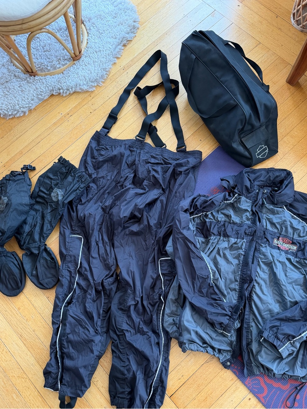Harley Davidson Motorcycle Rain Suit Boot Covers & Saddlebag Travel Bag